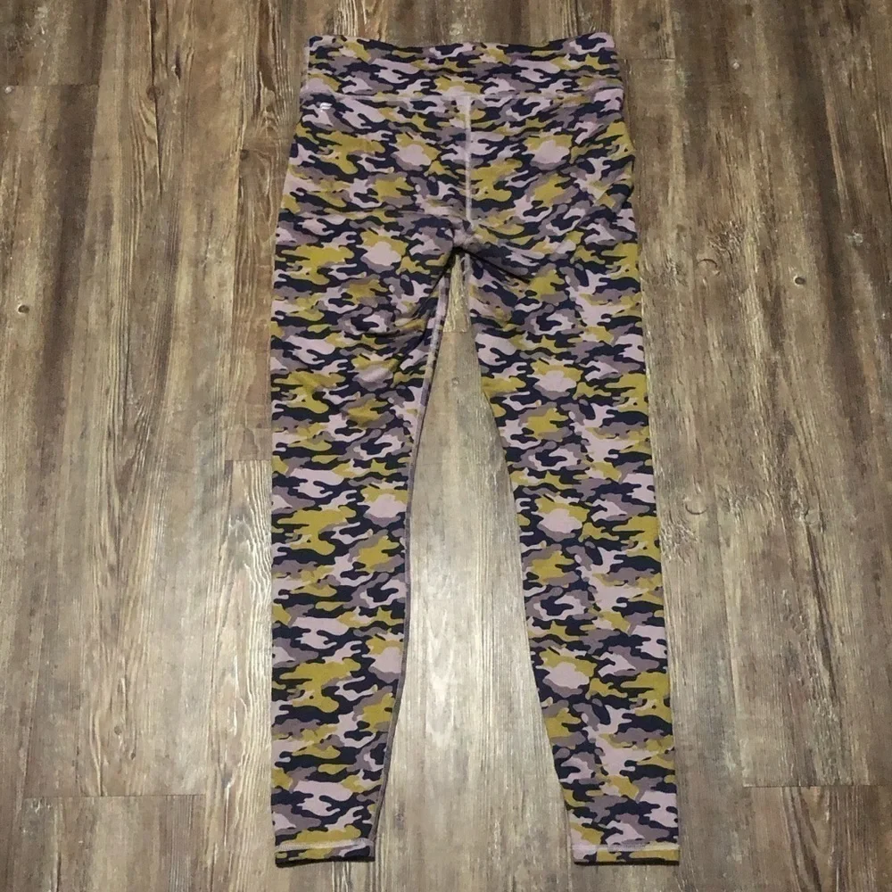 Fabletics Leggings Women's Medium Camo Print Lavender Green Athletic - Picture 4 of 6